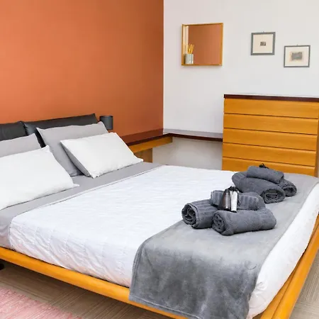 Appartement Color House- Lecco's *