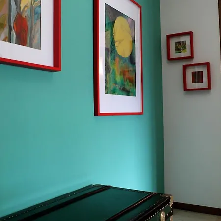 Color House- Lecco's アパート