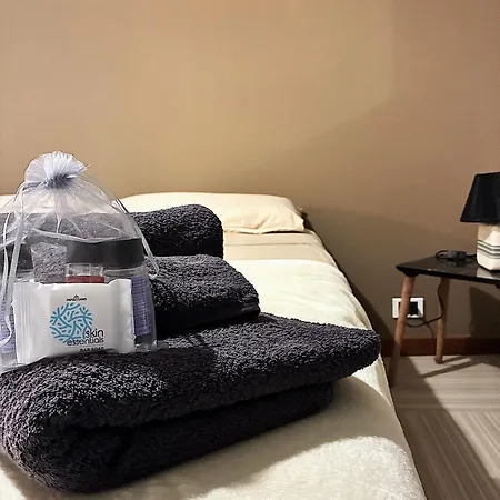 Color House- Lecco's アパート